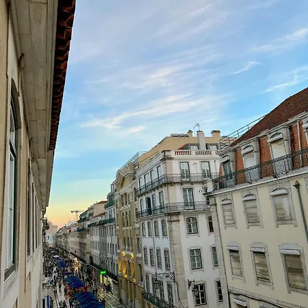 Private Room In A Historic Lisbon Building On Rua Augusta *