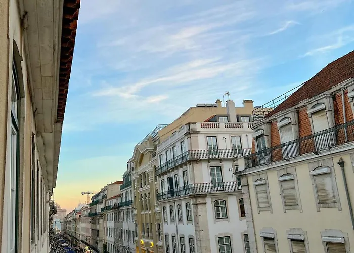 Private Room In A Historic Lisbon Building On Rua Augusta *